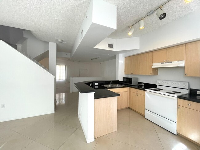 Photo - 2831 NE 185th St
