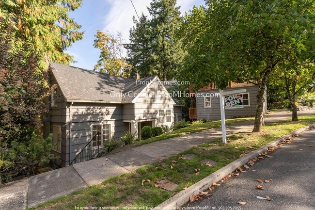 Building Photo - 3732 SW Council Crest Dr