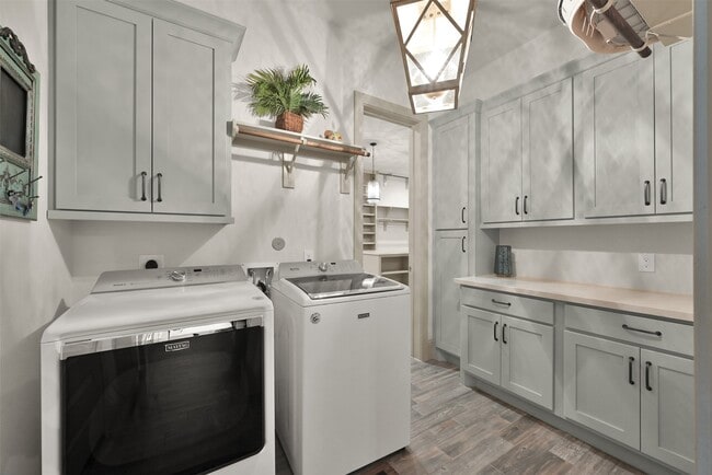 Photo - 2072 Laurie Darlin Dr