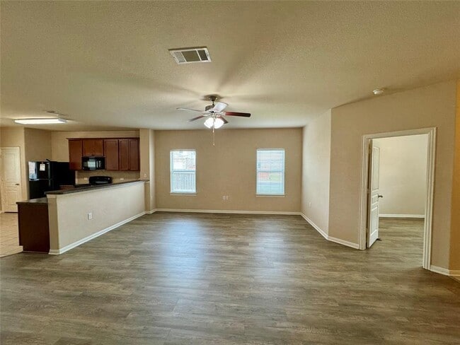 Photo - 3301 Stirrat St