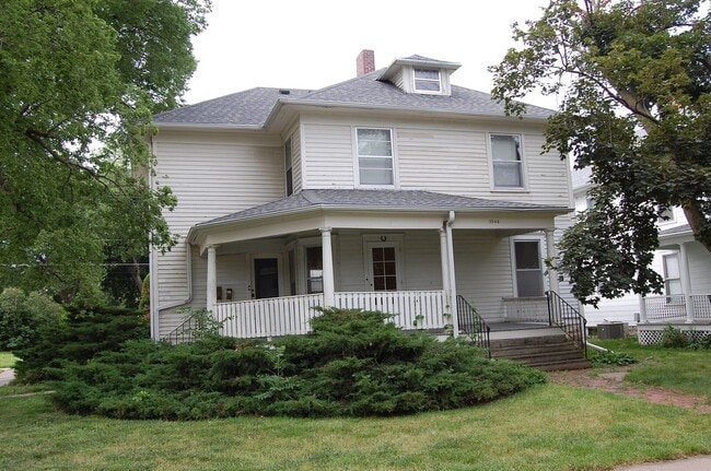 Photo - Cozy 2nd floor apt in Near South!