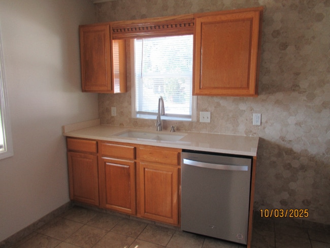 Photo - 400 Watrous Ave