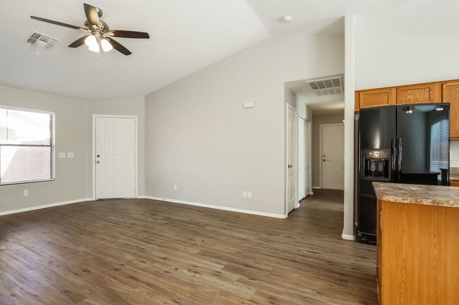 Photo - 11017 W Wilshire Dr