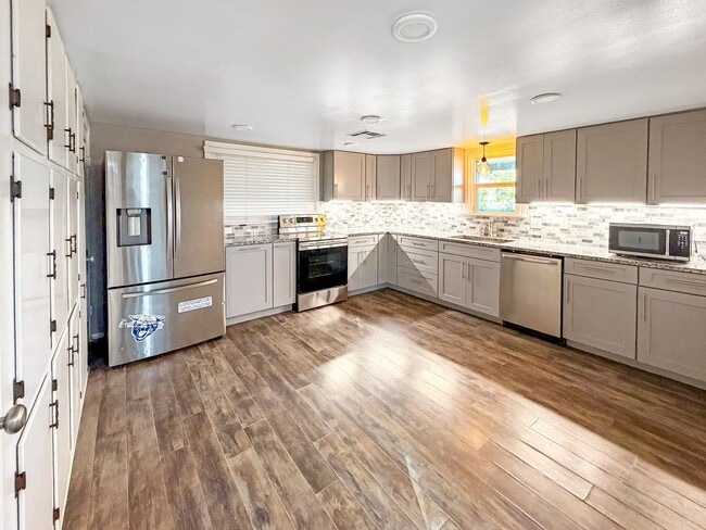 Photo - 829 W Madison Ave