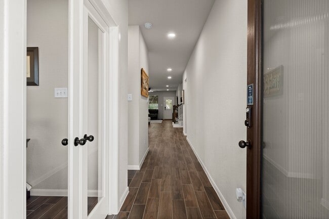 Photo - 104 Winged Elm Ct
