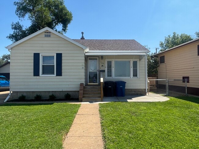Building Photo - 728 5th Ave W Rental