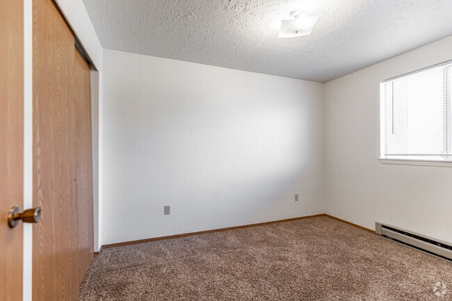 2BR, 1BA - 800SF
