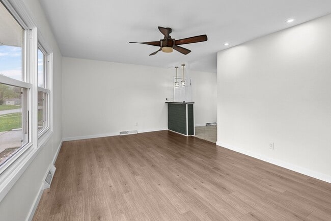 Photo - 933 34th Ave