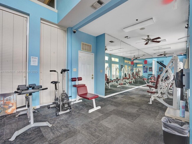 Photo - 2300 NW 33rd St Unit 910