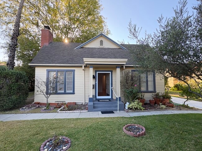 Photo - 894 S Los Robles Ave