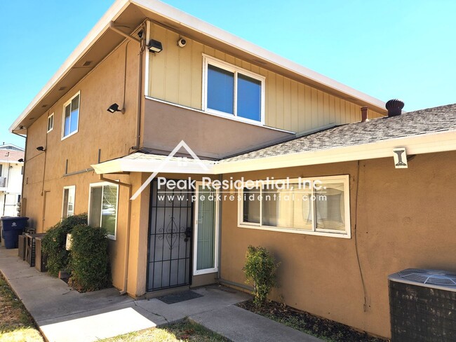 Photo - Spacious 2bd/1ba Sacramento Fourplex