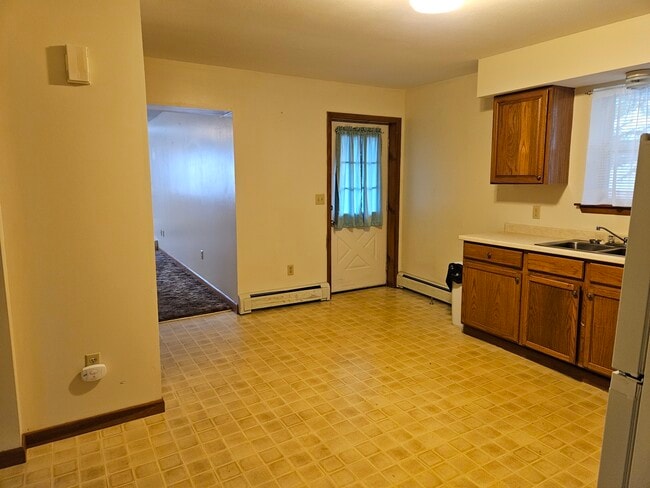 Kitchen - 138 W Utica St Unit B
