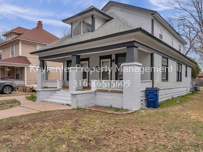 Photo - Charming 2 bedroom 1 bath Craftsman Duplex