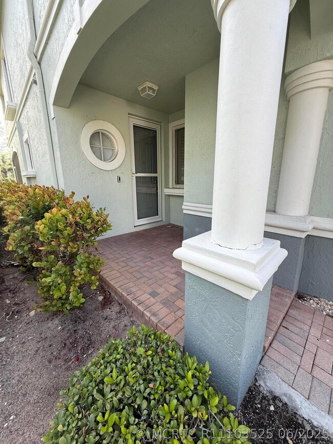 Photo - 2136 Oakmont Dr