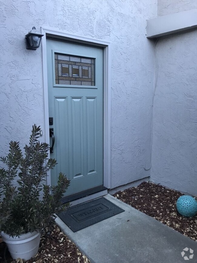 Building Photo - Beautiful Home in West Davis