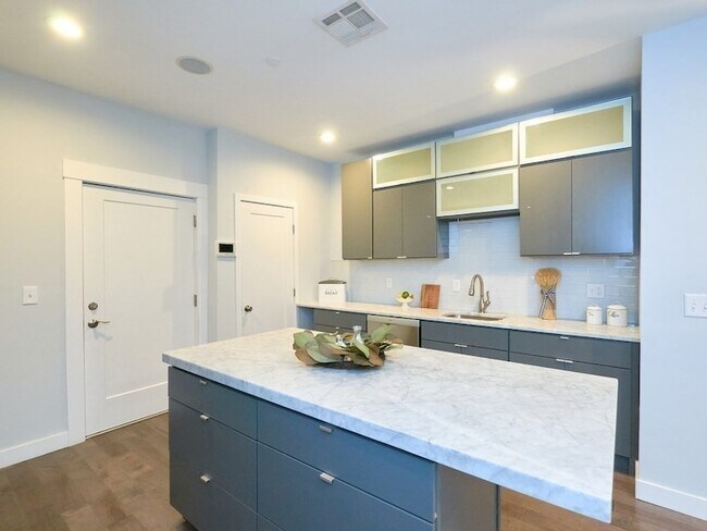 Photo - 186-188 Paris Street Unit 5 Unit 5