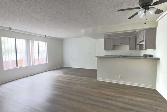 Photo - 2928 Leeward Ave Unit 104