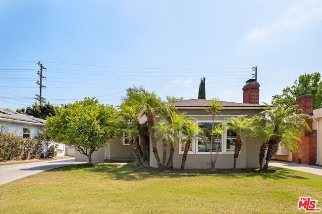 Building Photo - 6350 W 85th Pl