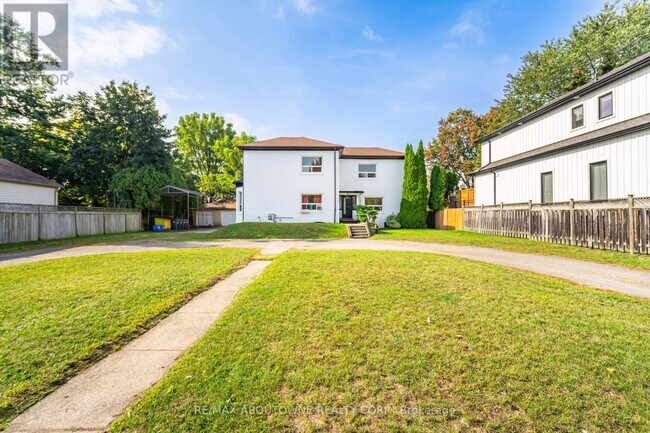 Photo - 486 Holtby Ave Unité 3