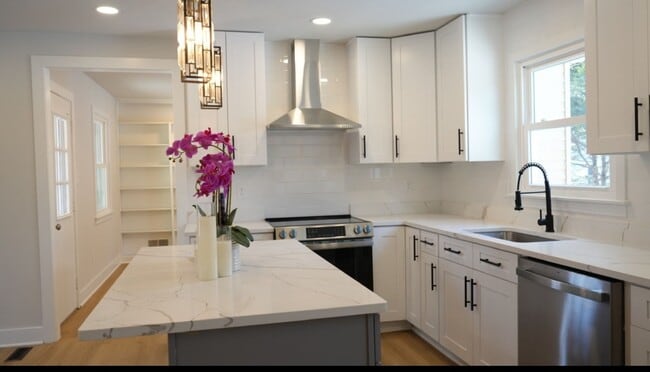 Photo - 5114 Montgomery Rd