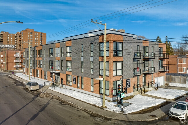 Building Photo - 7070 Chem. de la Côte St Luc