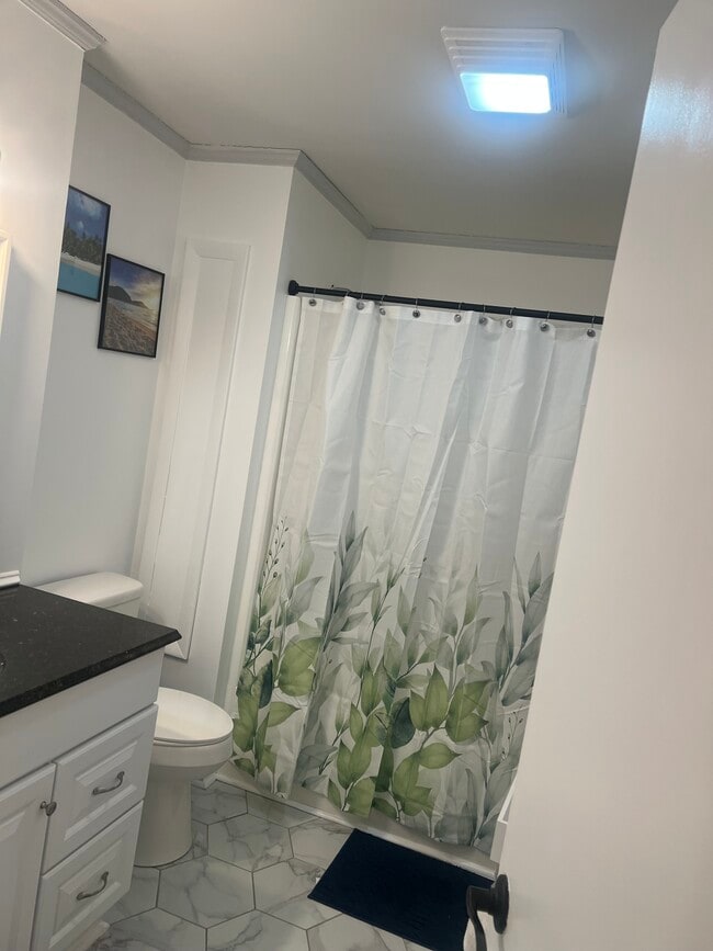 Upstairs full bathroom - 4115 Little River Rd