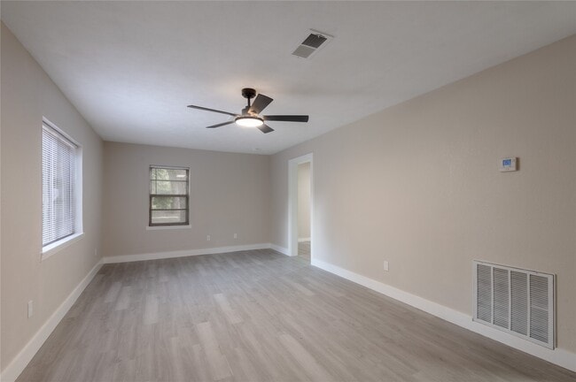 Photo - 1107 W Dogwood St