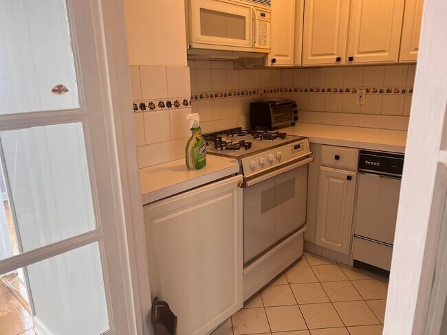 225 St Pauls Ave Unit 10T