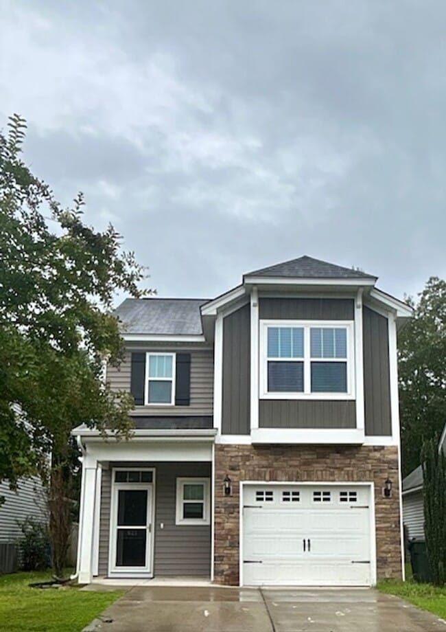 Building Photo - THE PERFECT LOCATION IN WEST COLUMBIA'S BR... Rental