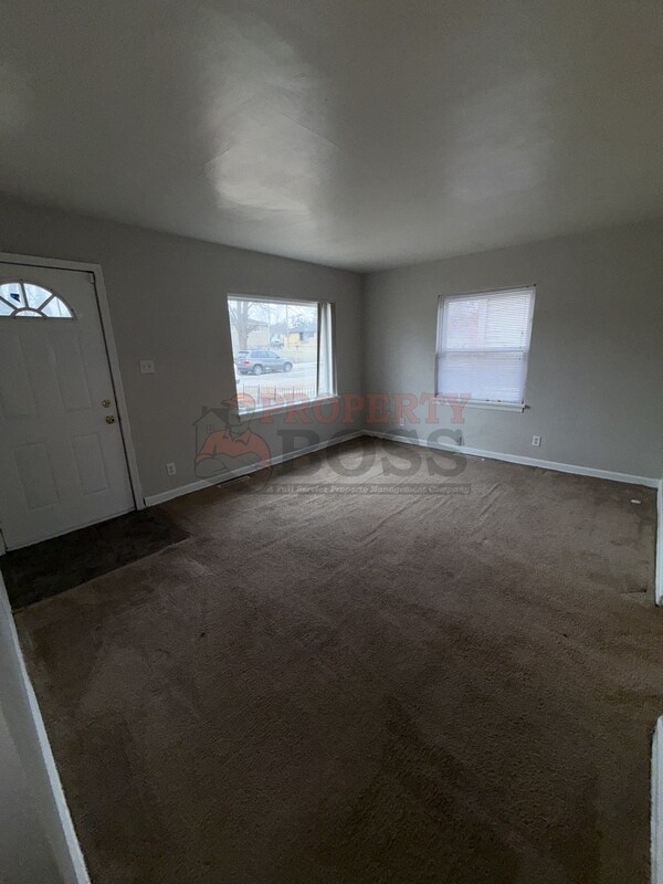 Photo - 816 E 35th Ct