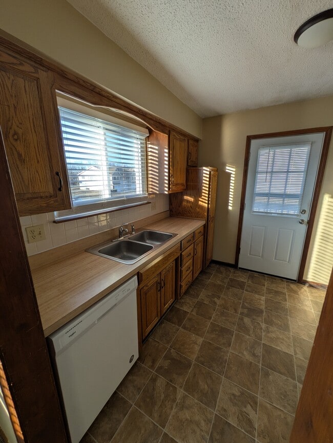 Photo - 16 NW Lakeview Blvd