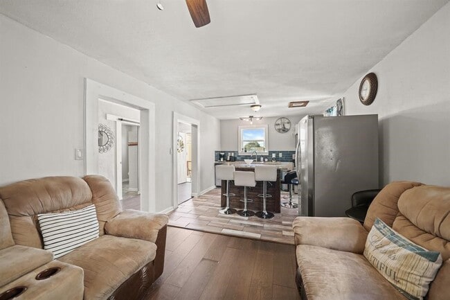Photo - 3223 Avenue M