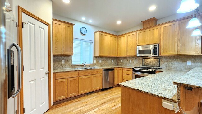 Photo - Home in Everett 3 Beds 2.5 bath  Pet Frien...
