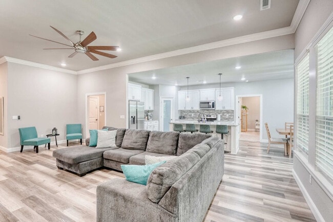 Photo - 5 Mawnan Ln Unit ID1297040P