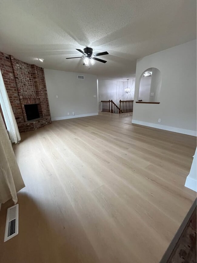 Photo - 1826 Normandy Ln