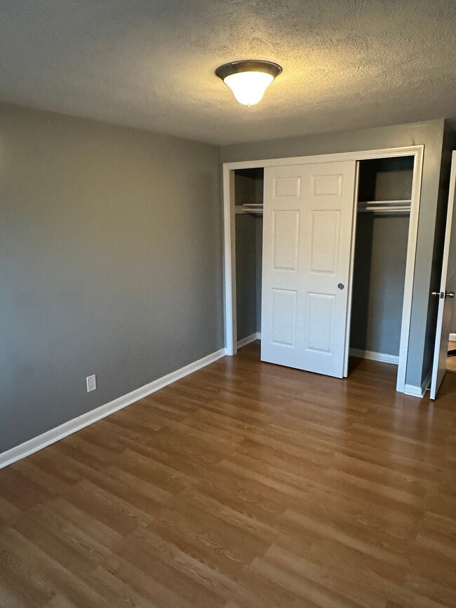 Building Photo - 31 Jones Ter Unit 28