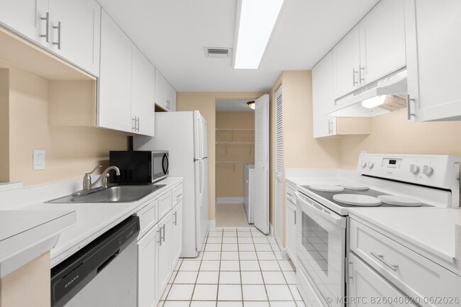 Photo - 9855 Westview Dr Unit 714