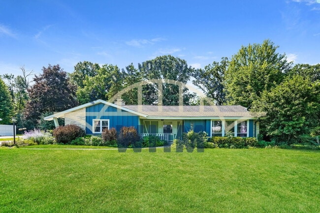 Building Photo - 17505 Royalcrest Dr Rental
