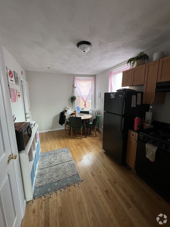Building Photo - 104 Warren St Unit 44 Rental