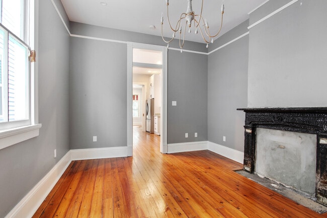 Photo - 3023 Banks- right