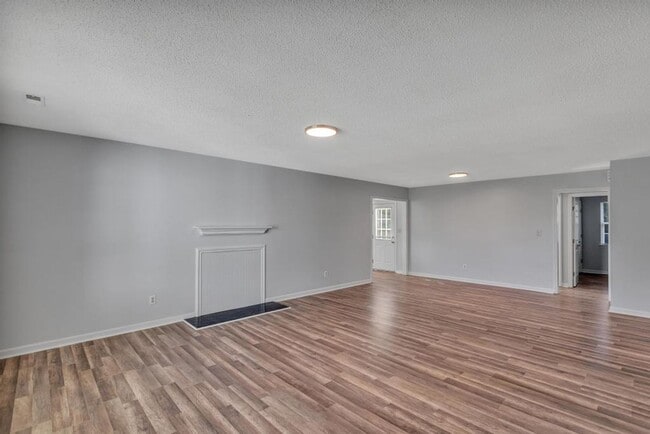 Photo - 4 Bedrooms/2 Bath Ranch Home!