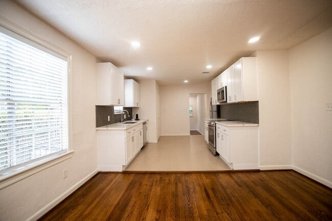 Building Photo - 5415 Palmer St Rental