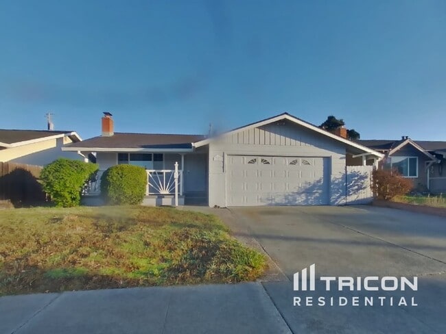 Building Photo - 372 Hopkins Dr