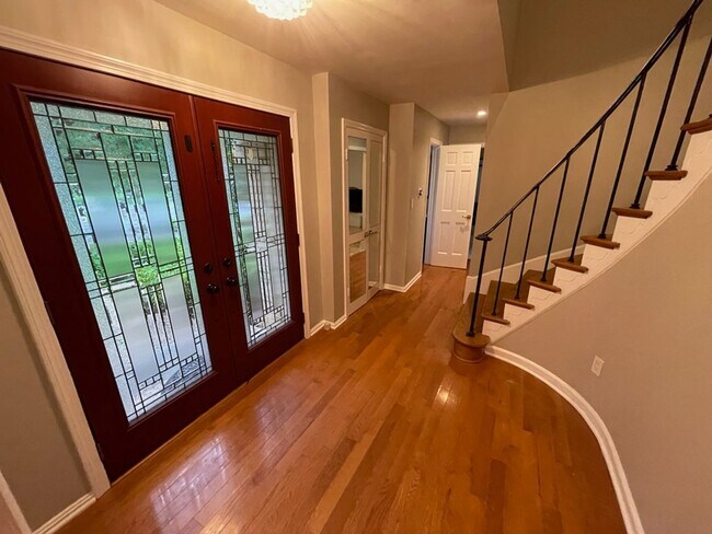 Photo - Luxury 5 bed, 3.5 bath with Pool!