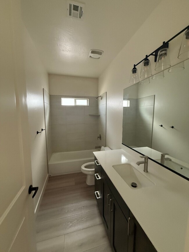 Photo - 276 S 1930 W