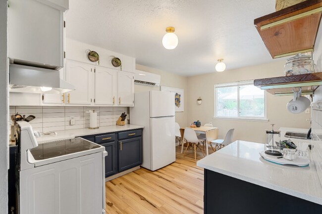 Photo - 1003 Castlerock Dr