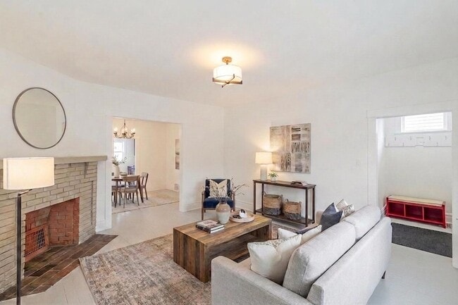 Photo - 306 Brown St