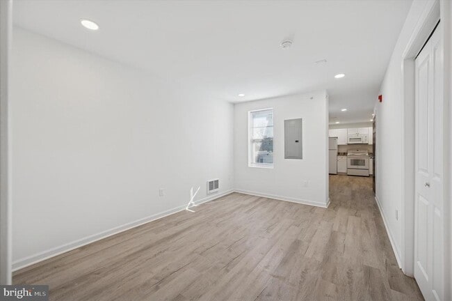 Photo - 4926 W Thompson St Unit 3