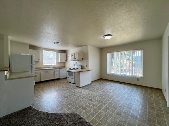 Building Photo - r706 Unit 1 Rental