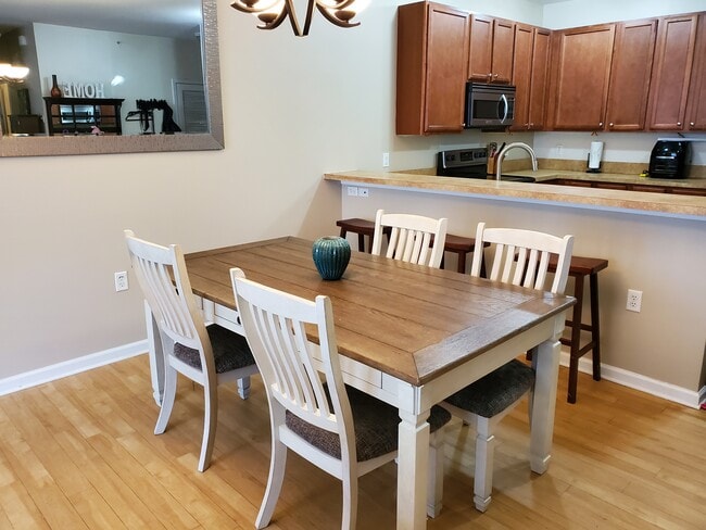 Photo - 5321 Warminster Dr Unit #104